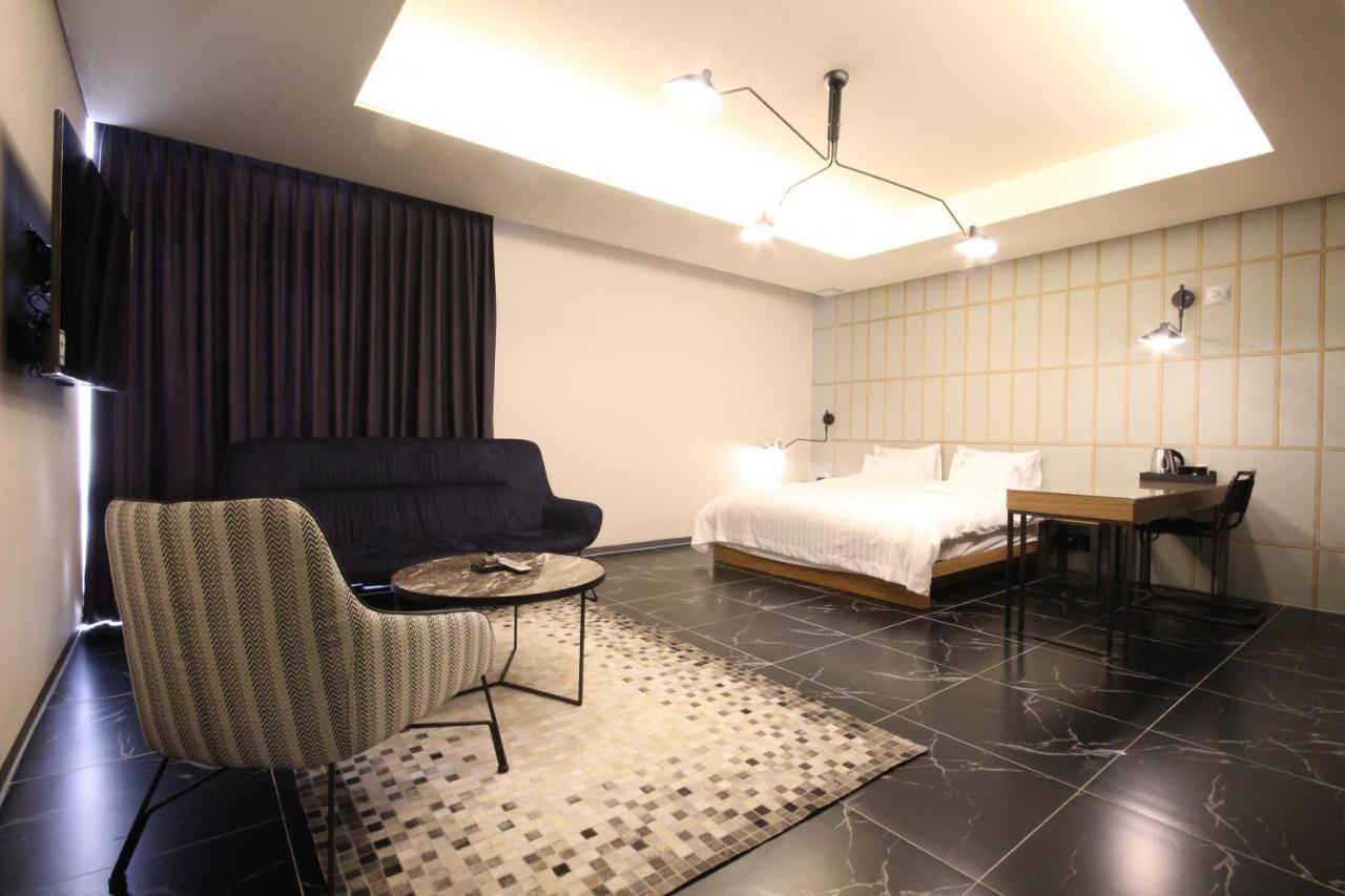 Hotel Eco Stay Jeonju Exteriör bild